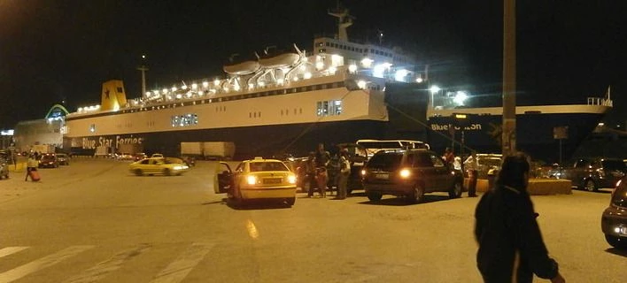 Πρόσκρουση φορτηγών πλοίων στο αγκυροβίλιο του Πειραιά – Δεν αναφέρθηκε τραυματισμός
